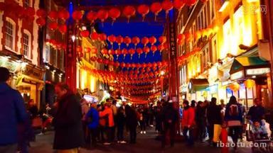 英国伦敦, 英国, 2017年4月: 在伦敦唐人街的夜晚, 在游客的头顶上摇曳的红色中国灯笼花环